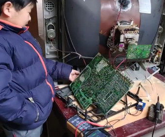 CRT彩電開機即燒保險絲故障的診斷與維修指南